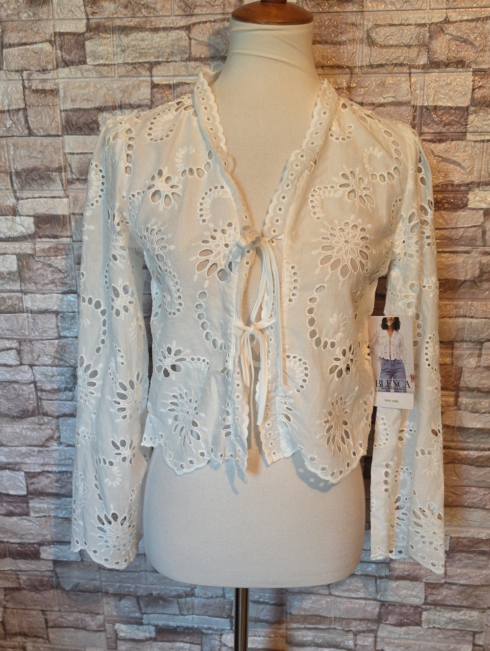 Blenca Young Contemporary White Eyelet Tie-Front Women's Top Brand New